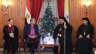 شاهد.. كيف هنأ رئيس الطائفة الإنجيلية  بطريرك الكاثوليك بعيد الميلاد المجيد؟