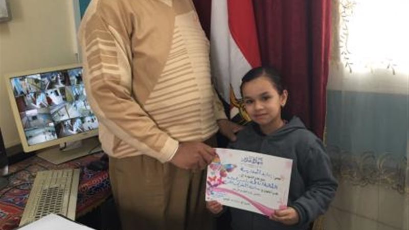 تكريم الطالبة فاطمة
