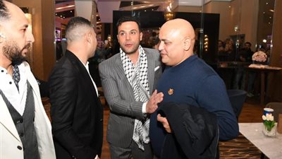 وصول محمد إمام للعرض الخاص لفيلم”أبو نسب” وسط زحام الجمهور