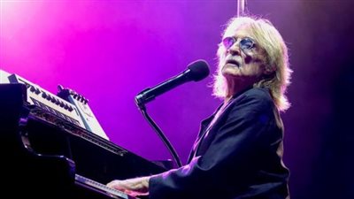 بعد طرح مقتنياته الشخصية في مزاد علني.. كل ما تريد معرفته عن المطرب العالمي الراحل «كريستوف»