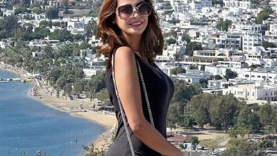 داليا مصطفى تتألق بفستان مختلف فى أحدث ظهور لها