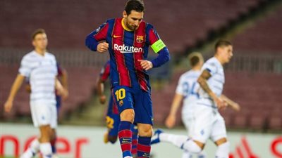ميسي يقود برشلونة للتقدم على دينامو كييف بهدف في الشوط الأول