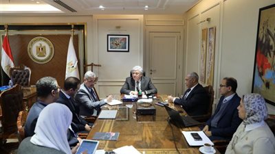 وزير التعليم العالي يلتقي بعدد من الباحثين المصريين لعرض مشروعاتهم البحثية