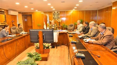 محافظ أسيوط يوجه بالتعاون بين كافة الجهات لحماية الأراضي الزراعية