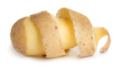 يخلصك من الشعر الأبيض.. قشر البطاطس كله فوايد