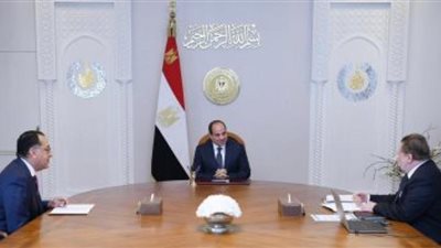 السيسى يبحث مع مدبولى ومحافظ البنك المركزى أداء الاقتصاد المصري