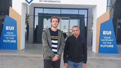طالب وأستاذ بجامعة مصر للمعلوماتية ينشران ورقة بحثية لحل المشكلات الهندسية المعقدة