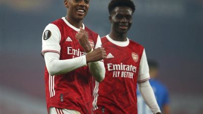 أرسنال يواصل صحوته ويقلب تأخره أمام مولده لفوز برباعية في الدوري الأوروبي