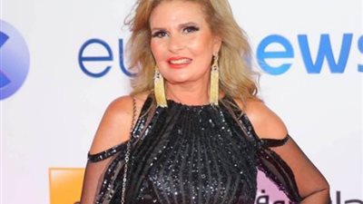 يسرا تكشف حقيقة إصابتها بـ ”كورونا” في مهرجان الجونة