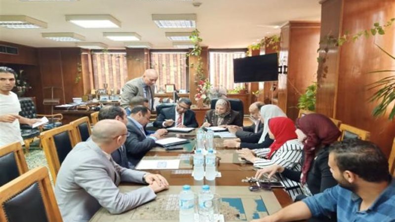 توقيع عقد بين الشركة