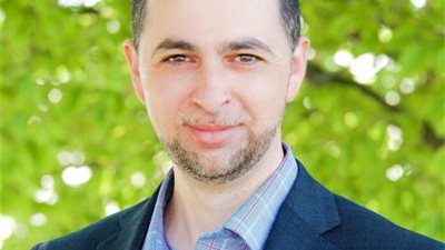 تعرف على أول عربي مسلم يفوز بمقعد في مجلس الشيوخ بولاية إنديانا