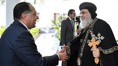 في مقر الكاتدرائية..رئيس الوزراء يهنئ البابا تواضروس الثاني بعيد الميلاد المجيد (صور)