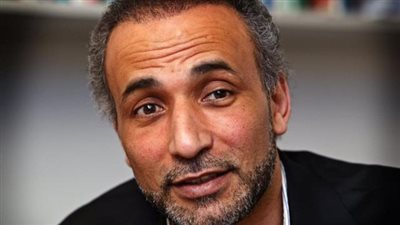 محكمة فرنسية تغرم طارق رمضان لكشفه اسم سيدة تتهمه باعتصابها