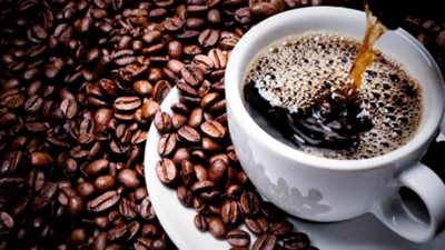 نشرها طلاب الأزهر .. حرم تناولها الشيوخ.. ومصادفة غريبة ربطتها بالعزاء..معلومات لا تفوتك عن حكاية القهوة في مصر