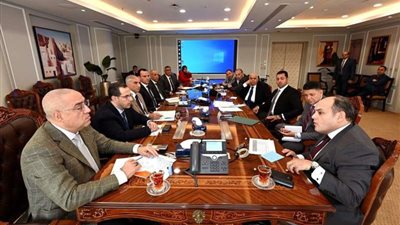 «التجارة» و«الإسكان» تبحثان طرح أراضٍ جديدة بالمناطق الصناعية للمستثمرين