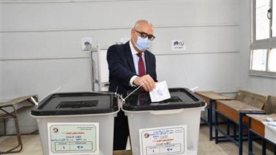 وزير الاسكان يدعو المصريين لممارسة حقوقهم السياسية والمشاركة الإيجابية فى الانتخابات البرلمانية