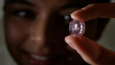 بعد عرضها في المزاد العلني.. كل ما تريد معرفته عن أكبر ماسة وردية في روسيا