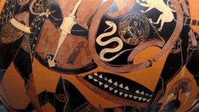 القصة الحقيقيةلـ” حصار طروادة” .. وكيف استمر لمدة عشر سنوات؟