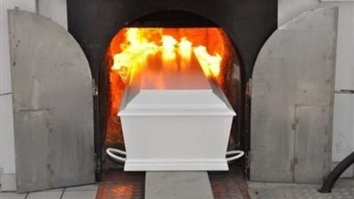 صدمة.. رجل يعود من الموت بعد جنازته وإحراق جثّته