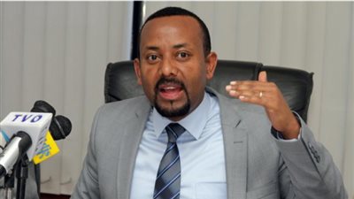 المجاعة تطرق أبواب إثيوبيا.. أبي أحمد يمنع وصول الغذاء لإقليم تيجراي..  والجراد يلتهم المحاصيل