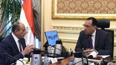 رئيس الوزراء يناقش إجراءات مشروع استغلال المنطقة الاستثمارية بمطار شرم الشيخ