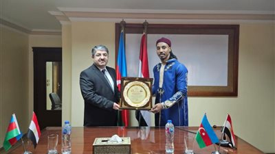 اتحاد الطلاب العرب يكرم رئيس الجالية الأذربيجانية في مصر