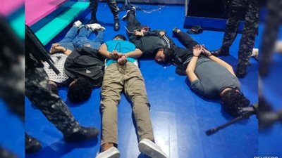 فيديو .. مسلحون يقتحمون محطة تليفزيون في الإكوادور ويعلنون ”حرب العصابات”