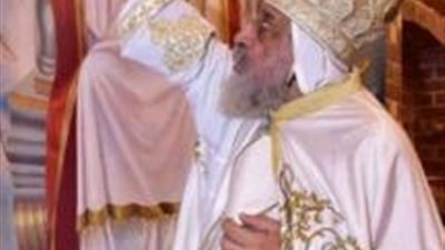 شاهد .. طقوس خاصة للبابا تواضروس عند تدشين المذابح والايقونات في الكنائس