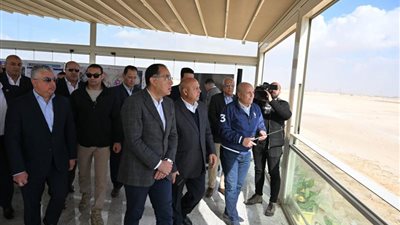 صور رئيس الوزراء يتفقد أعمال تطوير ميناء العين السخنة (صور)