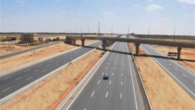 بطول 60 كم.. رئيس الوزراء يتفقد أعمال تطوير «طريق السويس-السخنة»