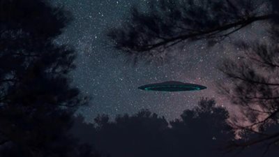 بالفيديو.. طبق طائر فوق قاعدة عسكرية أمريكية يشعل مواقع التواصل