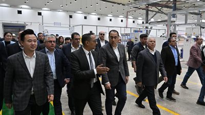 حجم استثماراتها 2 مليار جنيه..رئيس الوزراء يزور شركة للمنتجات المحدودة بالمنطقة الاقتصادية