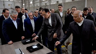 صور ينتج 63 ألف طن سنويا.. رئيس الوزراء يتفقد مصنع للبلاستيك بالمنطقة الاقتصادية لقناة السويس