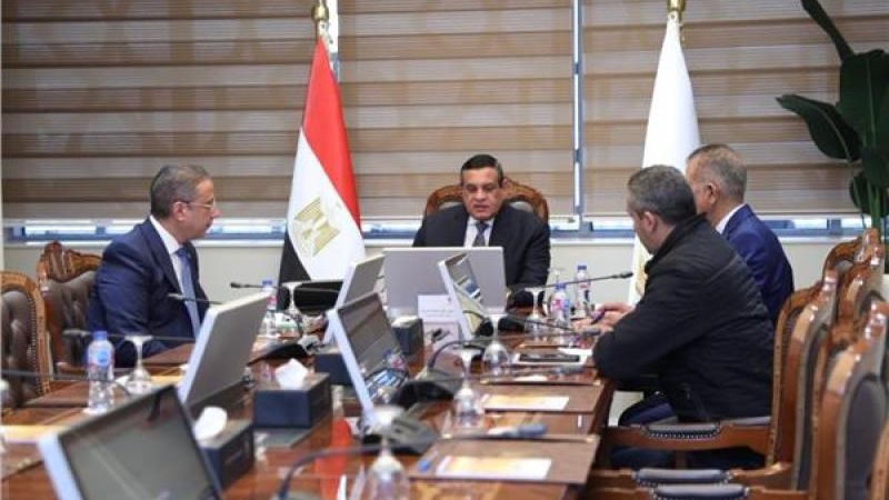 وزير التنمية المحلية-