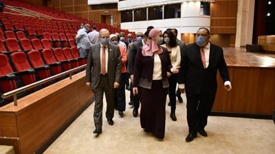 وزيرة التضامن الاجتماعي تتفقد مجمع الفنون بجامعة حلوان