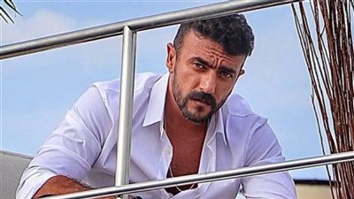 أحمد العوضي يتحدث عن سر لزماته فى أعماله الفنية