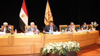 بالصور .. وزير التعليم العالي يرأس اجتماع مجلس شئون التعليم والطلاب