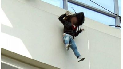 عاجل.. فتاة تلقي بنفسها من الطابق الـ 26 بأحد فنادق القاهرة