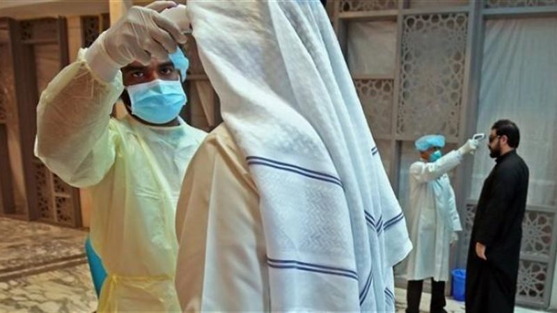 عمال في القطاع الصحي