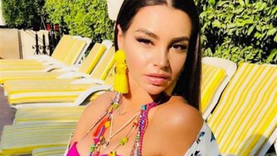 فيديو..  وصلة رقص مثيرة لـ جوهرة بـ ”البكيني” على شاطىء البحر