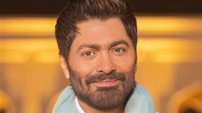 شاهد مفاجأة تامر حسني لمعجبيه في «دبي»