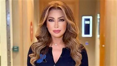 معجب يطلب الزواج من نوال الزغيى ويقدم لها خاتم سوليتير