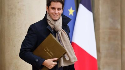 أغضب المُسلمين ووصف بـ ماكرون الجديد.. من هو رئيس وزراء فرنسا المثلي جابرييل أتال؟