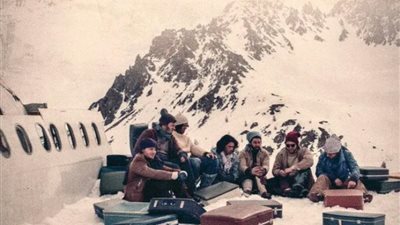 ناجي من تحطم طائرة في جبال الأنديز : أكلت أصدقائي للبقاء على قيد الحياة