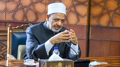 بهذه الكلمات.. شيخ الأزهر ينعى رئيس الوزراء البحرينى