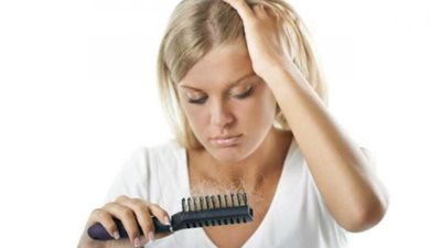 ما هي أسباب تساقط الشعر؟.. إليك الإجابة