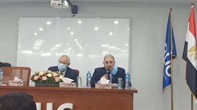 بالصور .. رجائى عطية ضيف ندوة« أخلاقيات مهنة المحاماة» بكلية القانون جامعة بدر