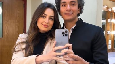 هبة مجدي بإطلالة رومانسية مع زوجها