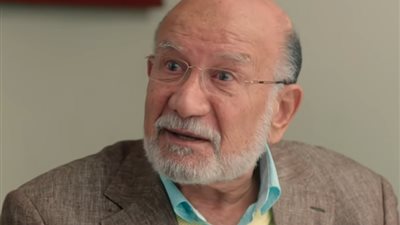 أحمد خليل..  قصة انفصاله عن سهير البابلي ورفض دخول بناته الفن وصعوبات شخصية عطا المراكيبي