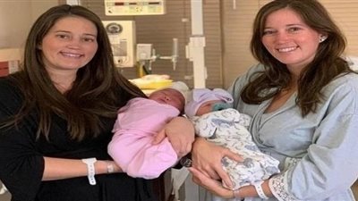 توأمتان تنجبان في نفس التوقيت وفي نفس المستشفي